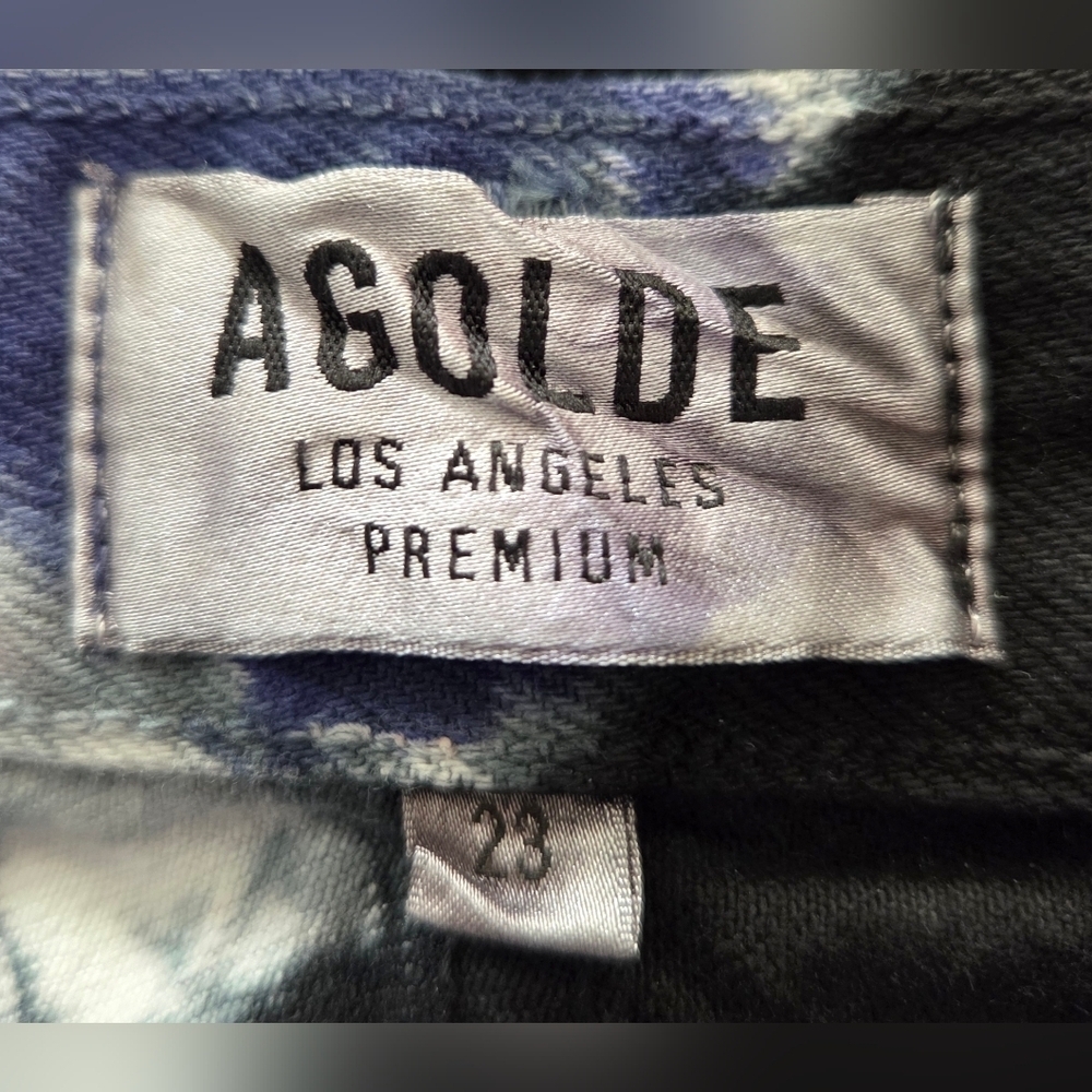 NEW AGOLDE RUMI MID LENGTH TIE DYE JEAN SHORTS. - Picture 4 of 7